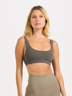VUORI Daily Bra Women’s Yoga Gym Sports Bra Support in Oregano MEDIUM (No Pads)